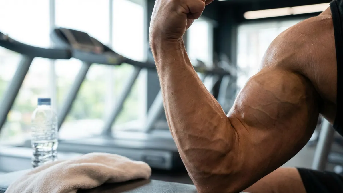 ¿Por qué me tiemblan los músculos después de entrenar?